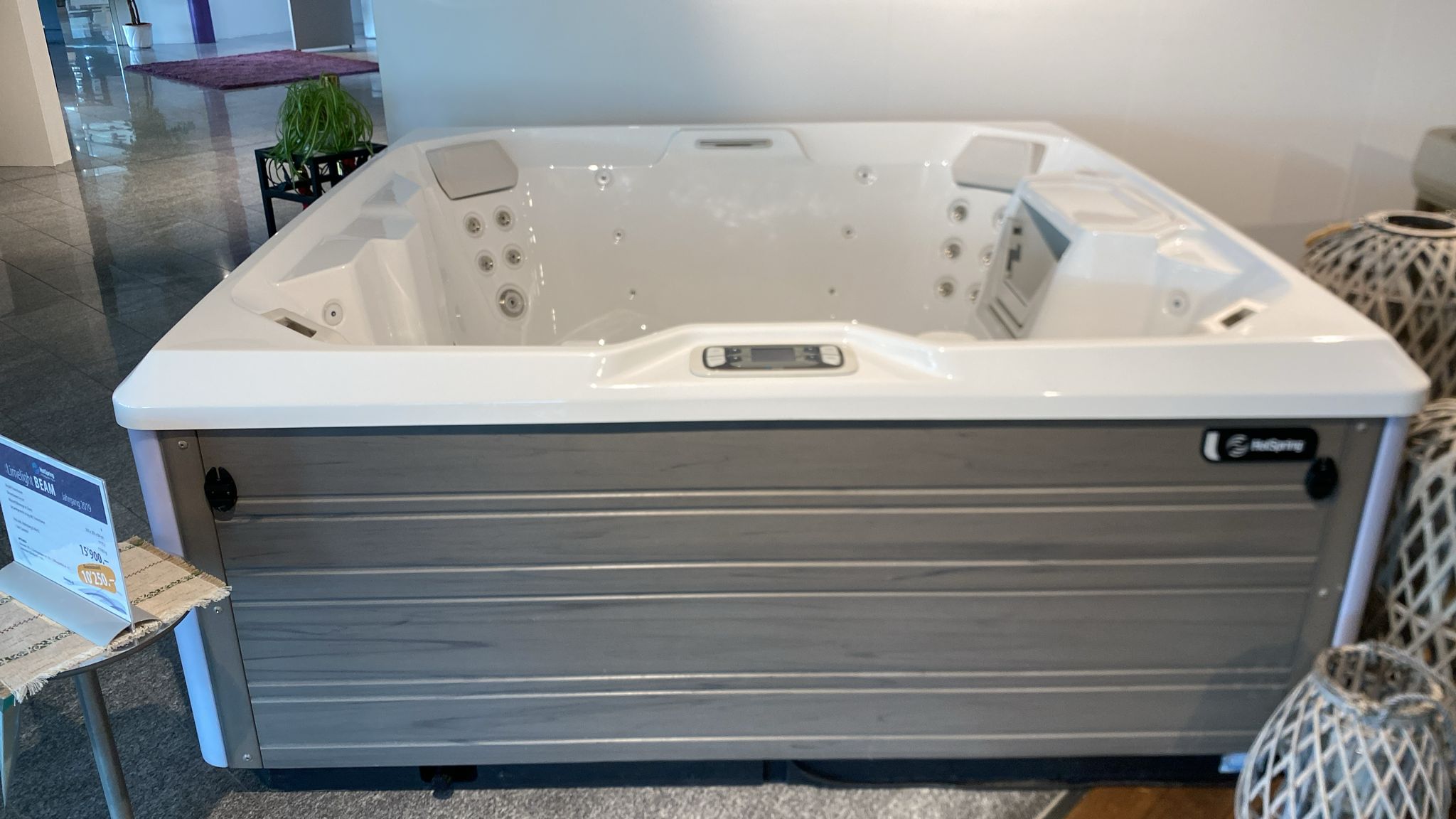 Whirlpool Ausstellungsmodell HotSpring