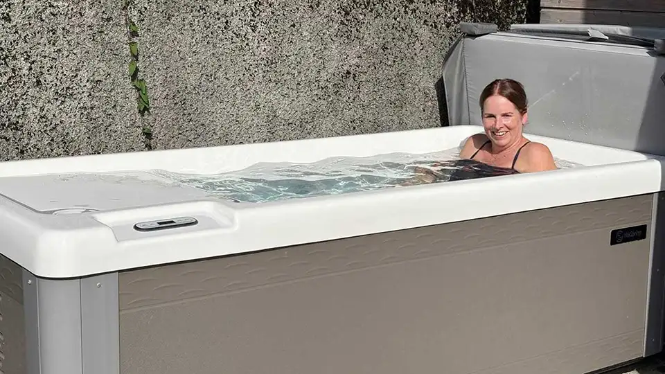 Karin Woodtli im Vigor Eisbad