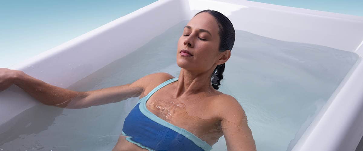 Frau in HotSpring Eisbad Vigor
