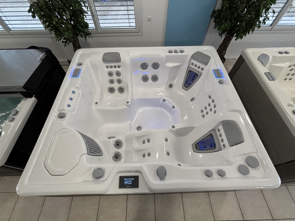 Ausstellungs Whirlpool Envoy 2024 960