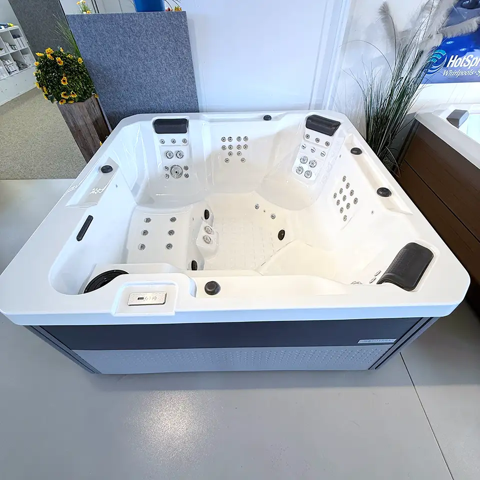 HotSpring Occasion Whirlpool 2